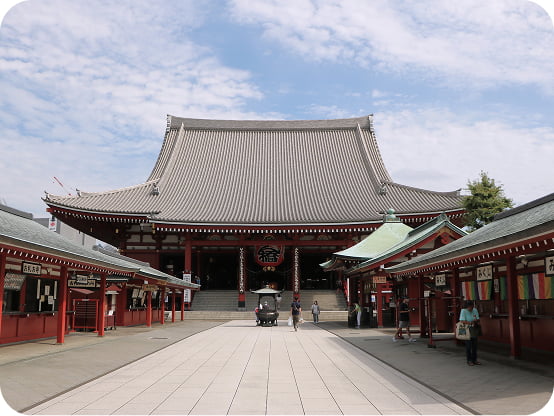 浅草寺は朝の参拝もおすすめ