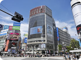浅草から地下鉄で1本。渋谷へのアクセスも良好。